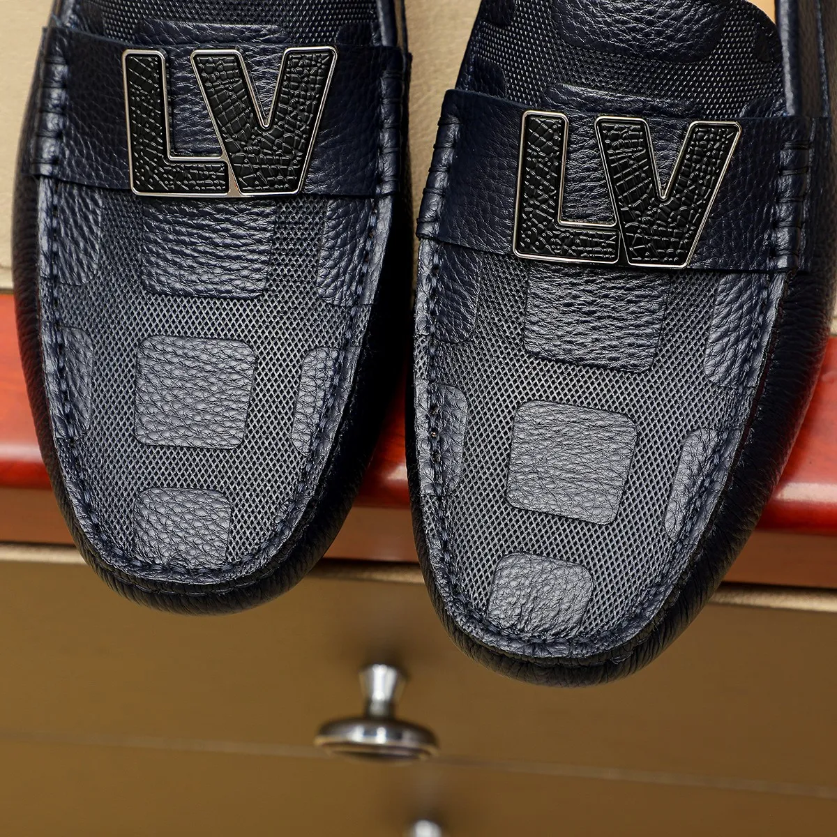 Men's shoes 💰360 💰 LV Louis Vuitton's top-quality Peaches men's shoes 💯Original copy of the official website, the upper is made of imported official website 1:1 material ❌Italian 🇮🇹 cowhide surface, imported pigskin lining. It’s definitely not made with ordinary craftsmanship, it’s the model used by celebrities! The factory’s craftsmanship is designed to create the most perfect shoes for trendy men! Colors available! 38-44 yards